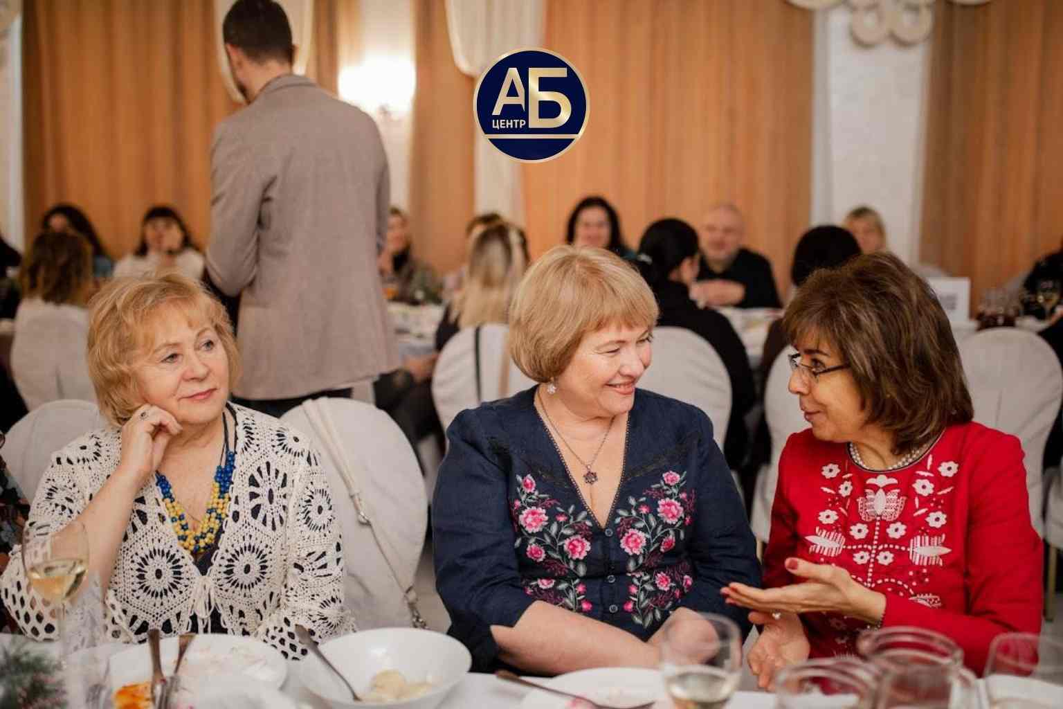 Спілкування з колегами на семінарі для бухгалтерів в Україні